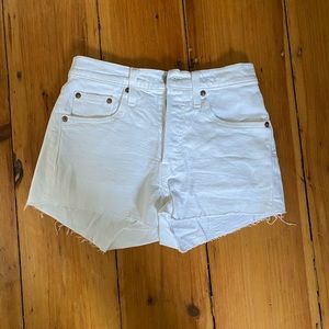 Levi’s 501 high-waisted shorts 24